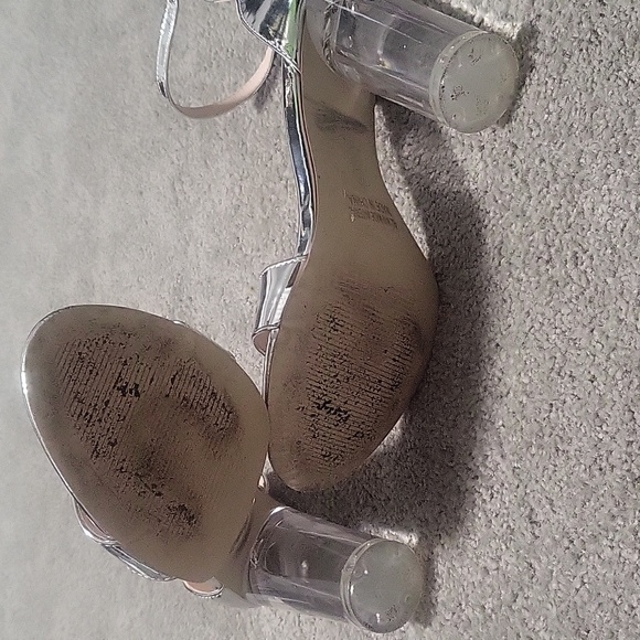 Silver heels - Picture 5 of 5